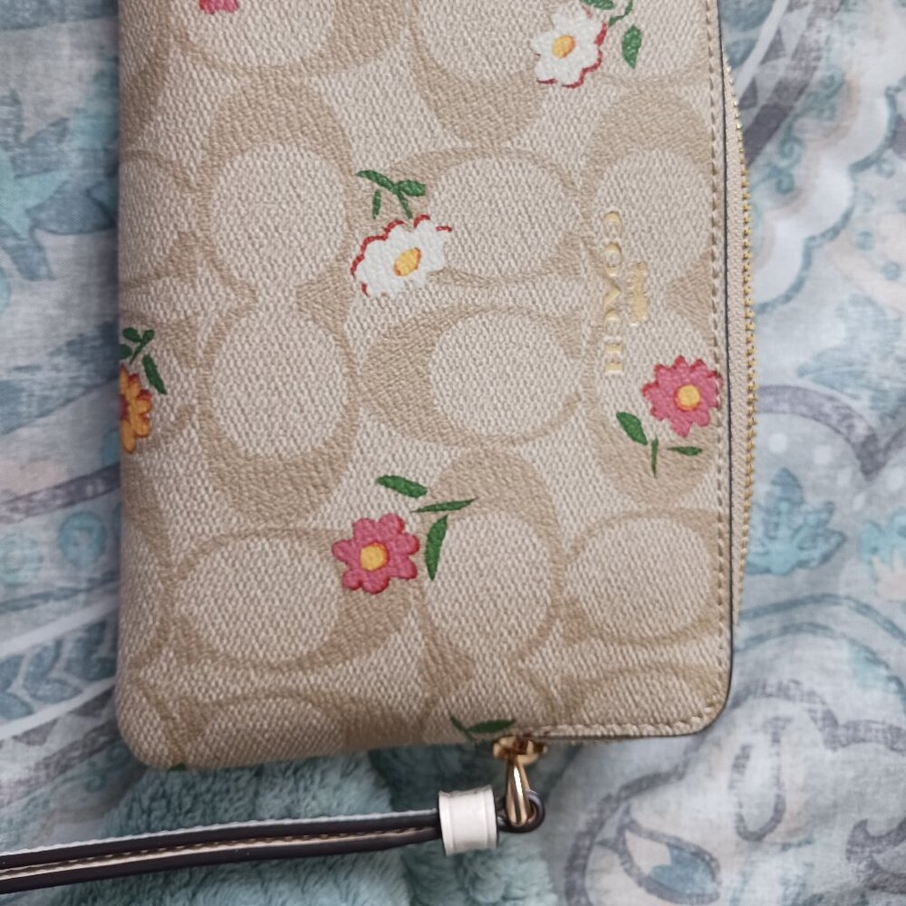 NWT COACH Wristlet